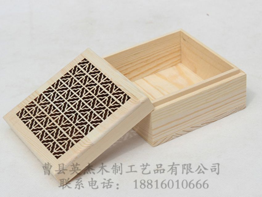 點(diǎn)擊查看詳細(xì)信息<br>標(biāo)題：松木鏤空高檔木盒 閱讀次數(shù)：3290
